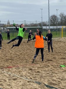 DSS toppers in selectie Beach Handball U16!